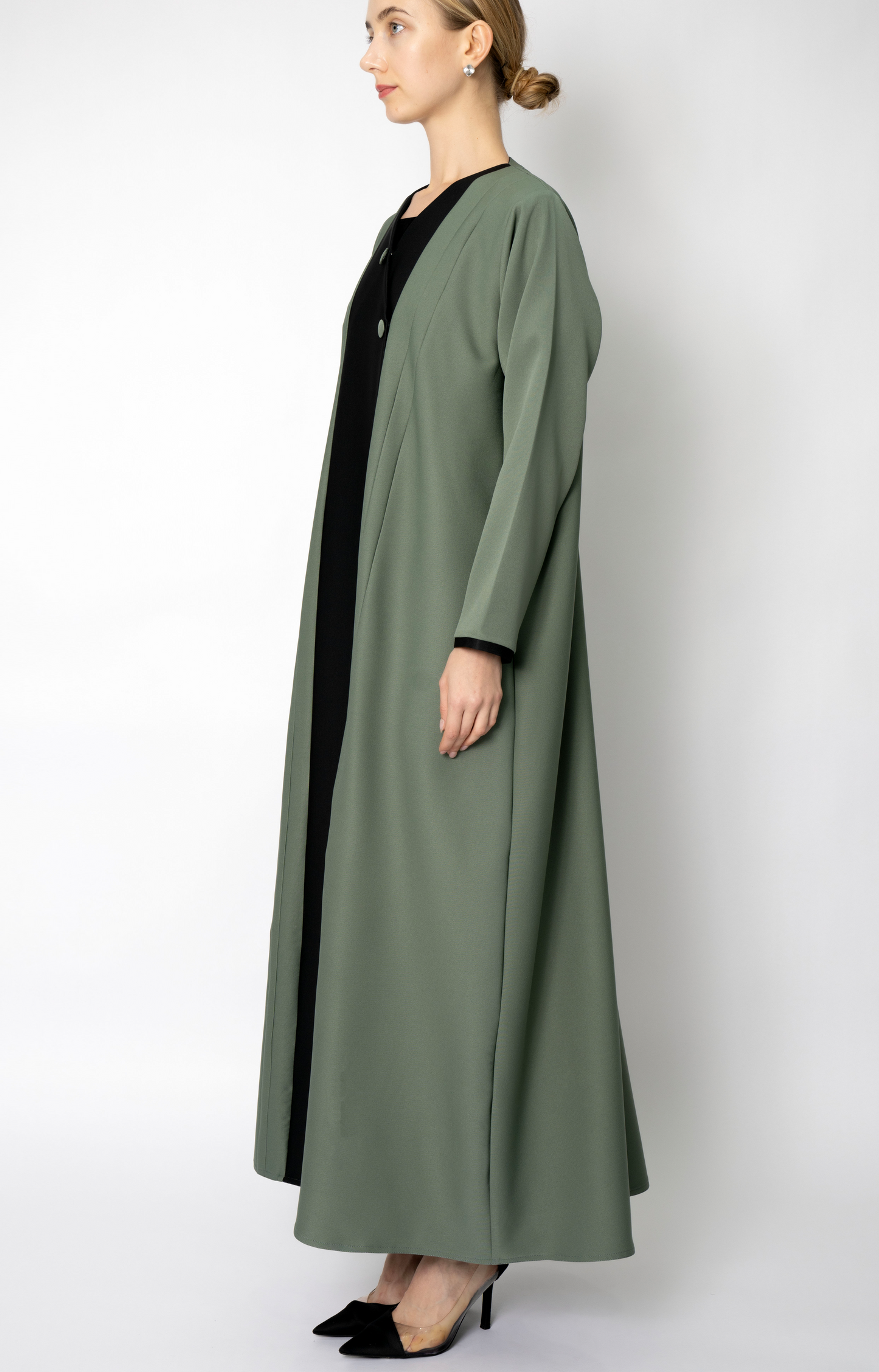 Elegant Abaya with Pleated Button Details
