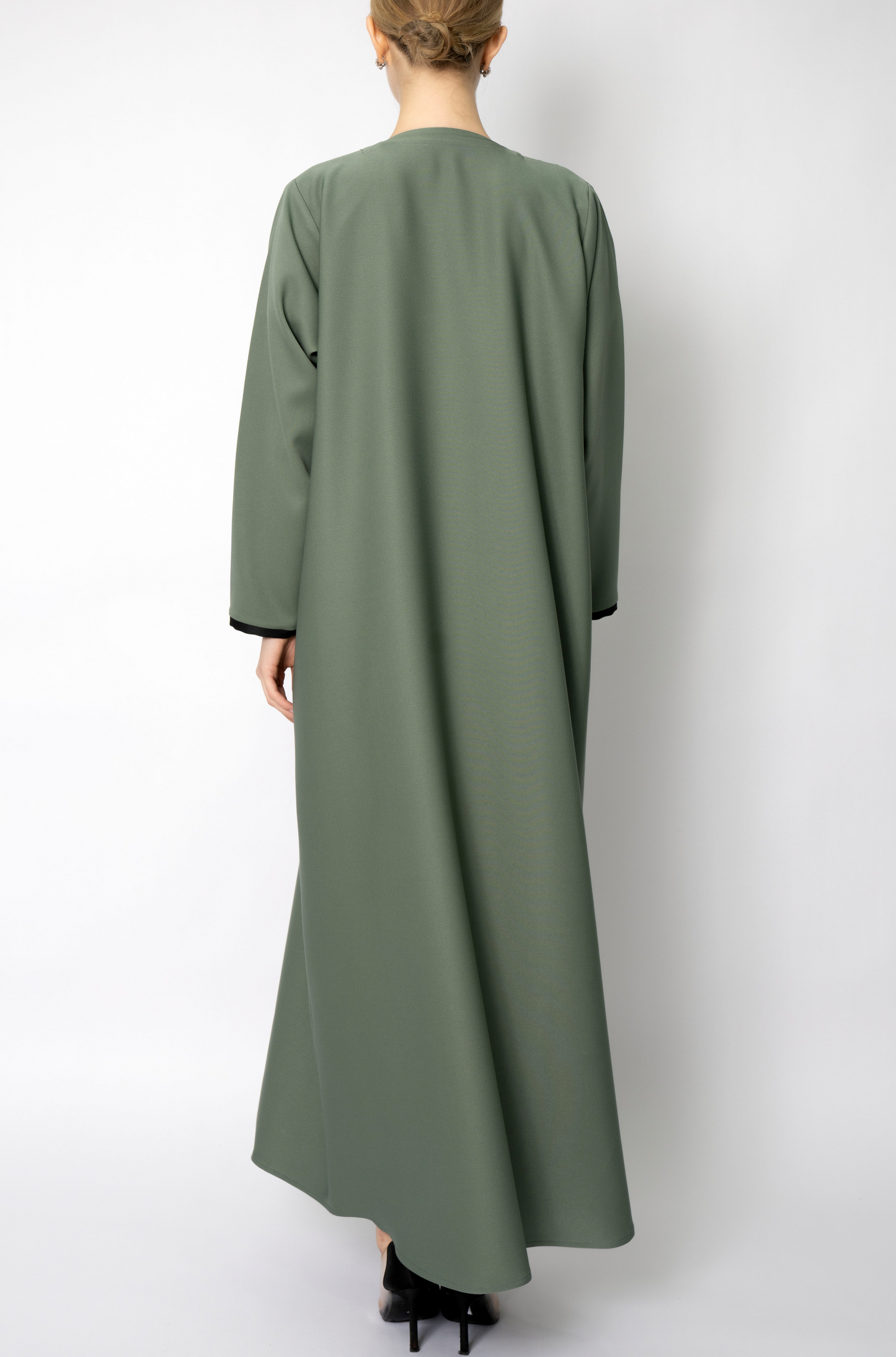 Elegant Abaya with Pleated Button Details