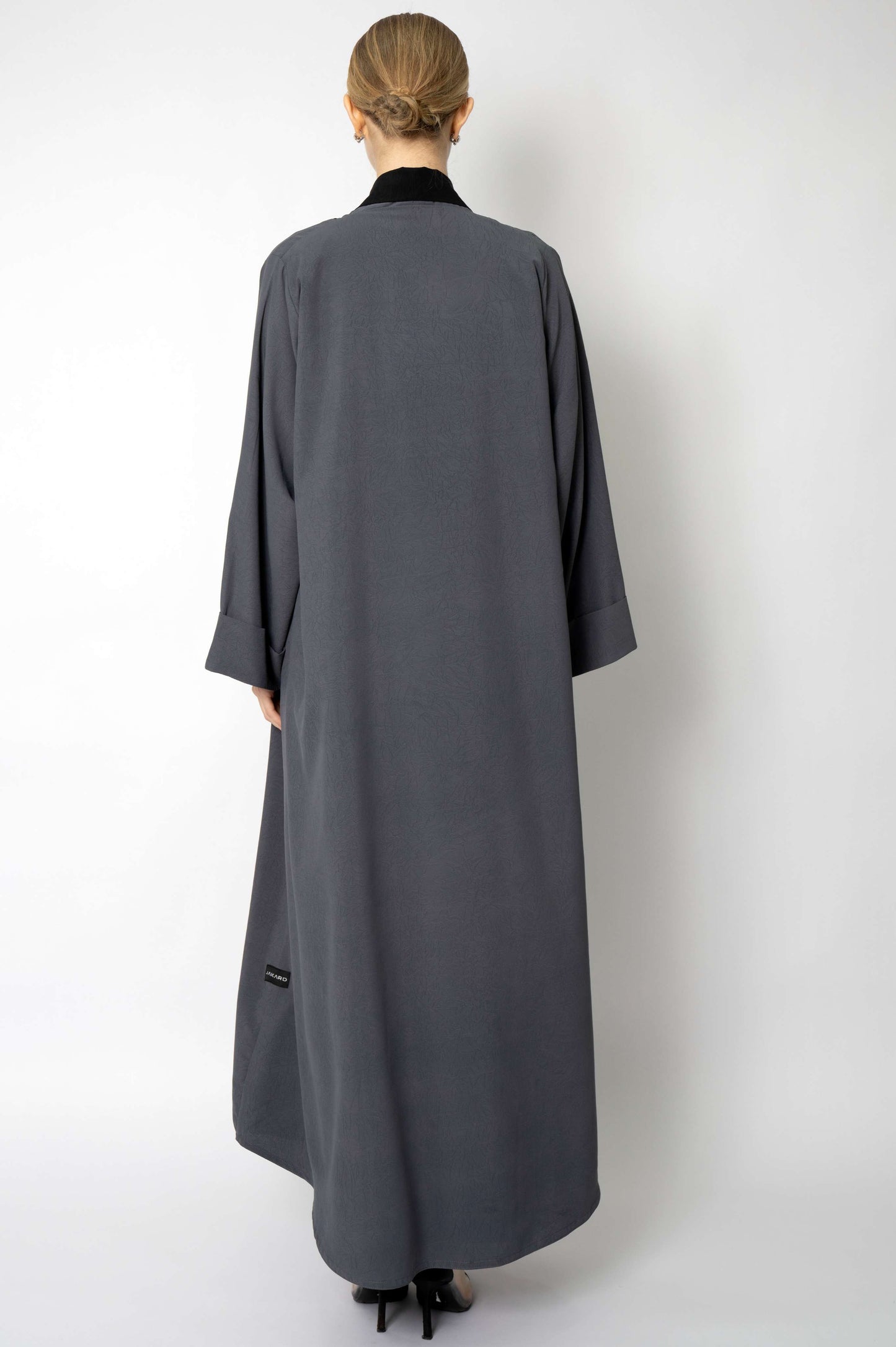 Aesthetic Collar Abaya in Elegant Colors