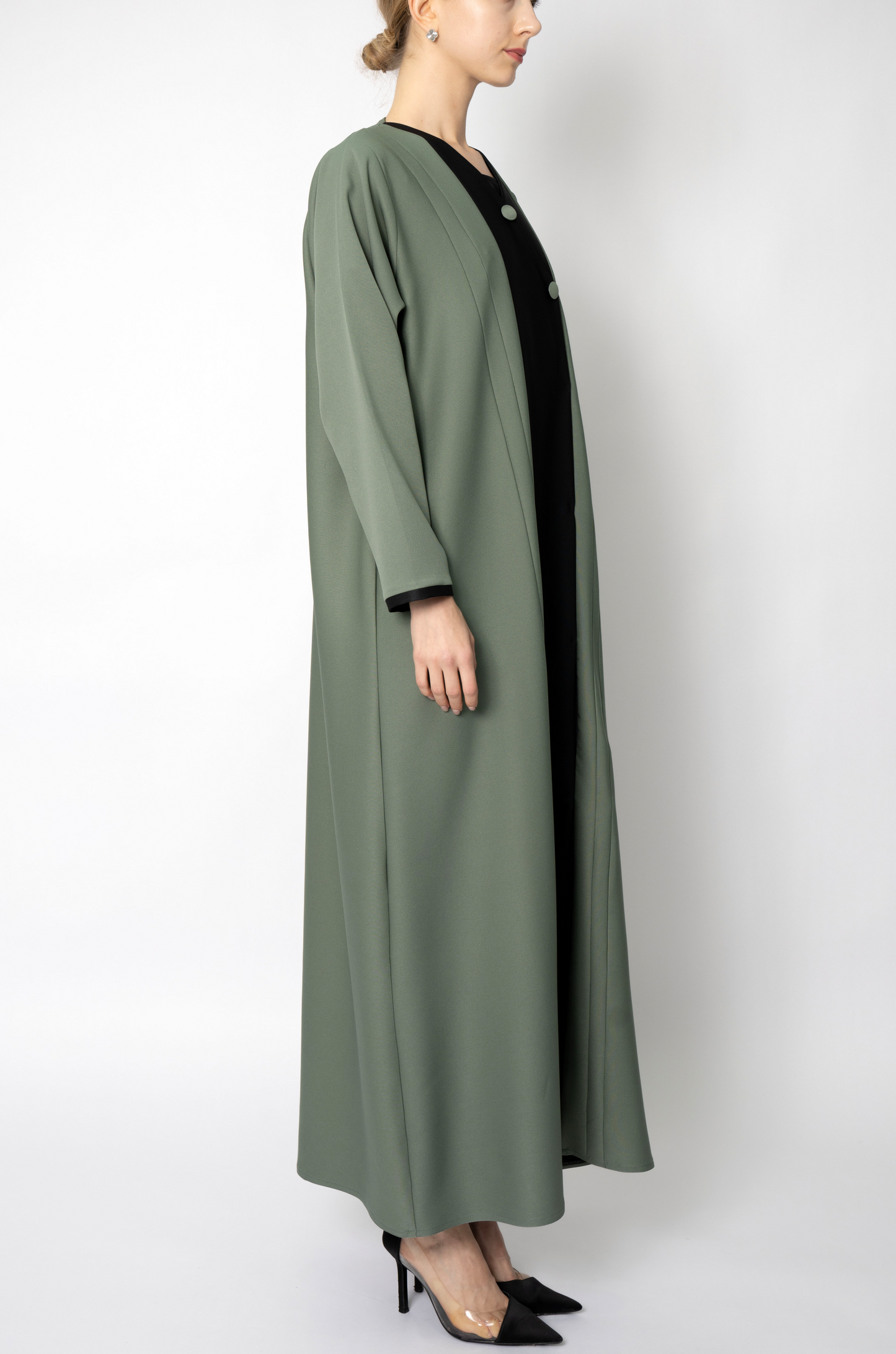 Elegant Abaya with Pleated Button Details